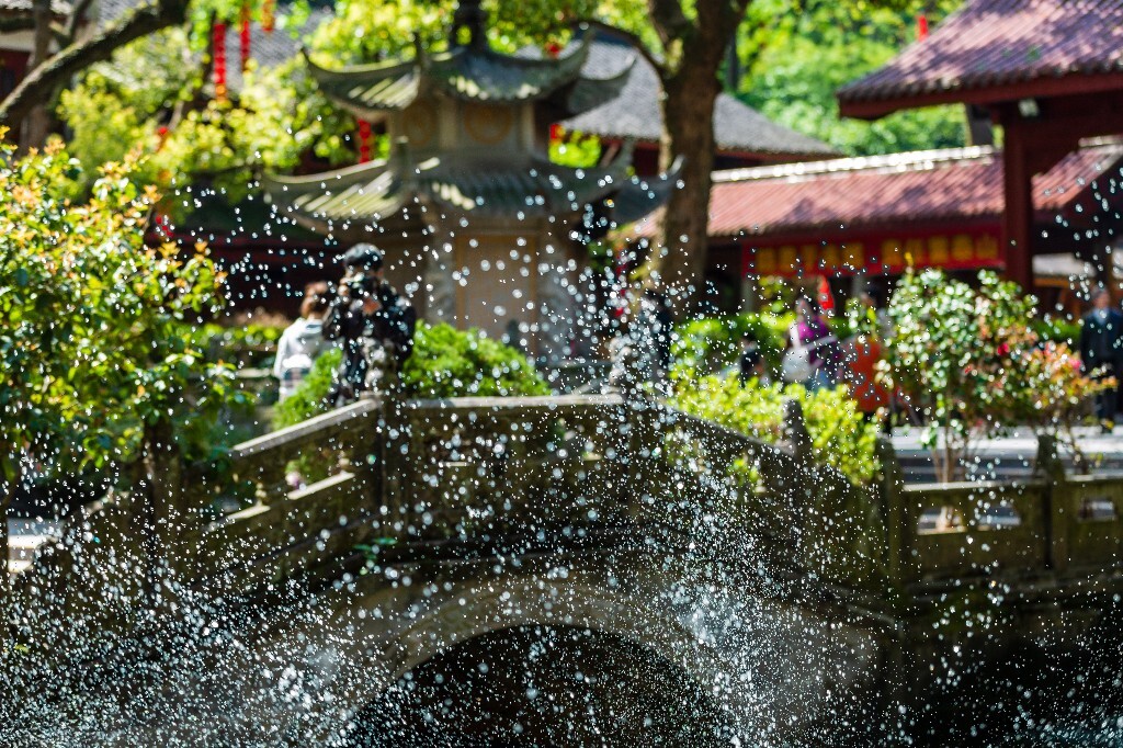 寺庙 宗教 水花 摄影 飞溅起的水花 灵隐寺 