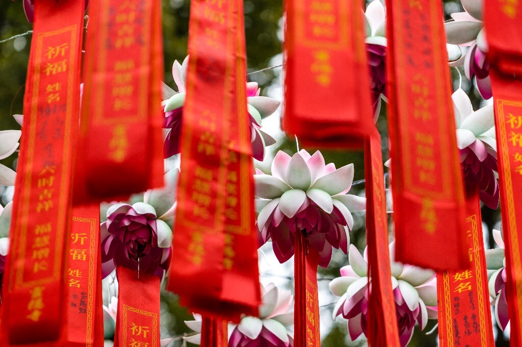 新年祈福带 祈福带 新年 寺庙 风光 旅行 街拍 祈福条 莲花