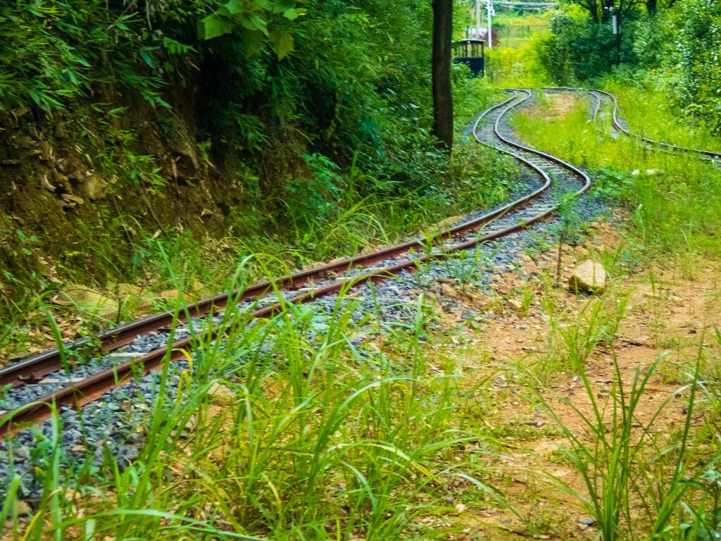 自然风光 风光 自然 旅行 摄影 草干山风光 山水 青山 铁轨 轨道
