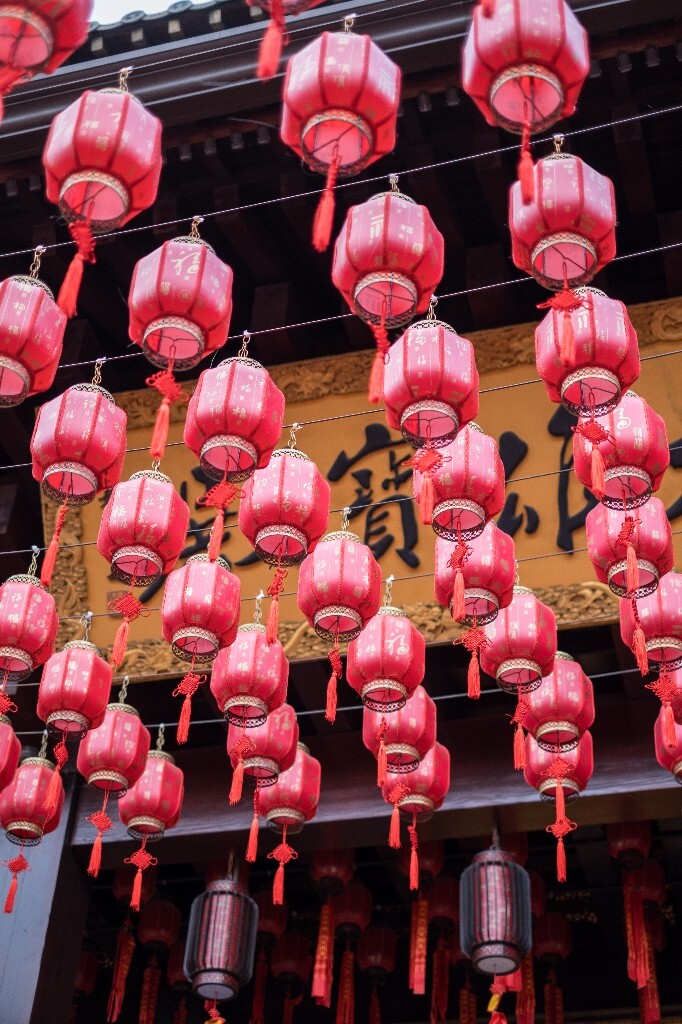 红灯笼 寺庙 宗教 祈福 礼佛 摄影 自然 喜庆 氛围 建筑