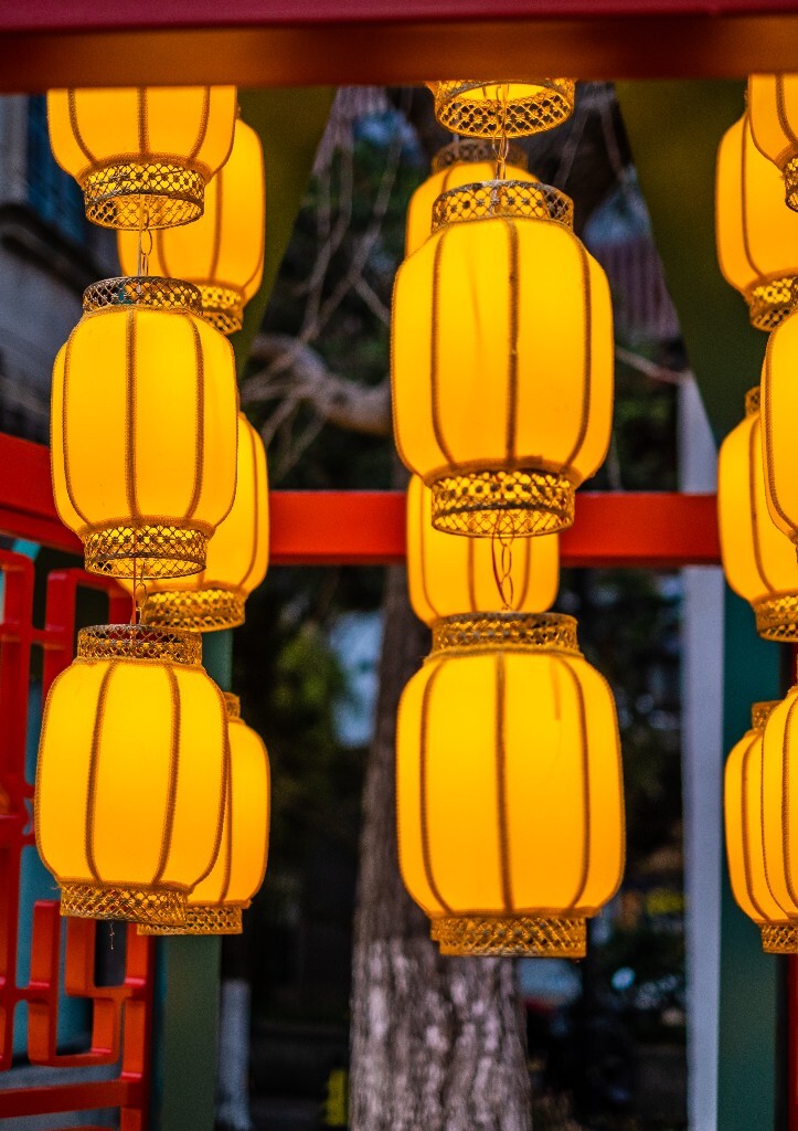 灯笼 灯 光 吊灯 灯光 发光的灯 灯笼 年味 氛围 春节 节日氛围
