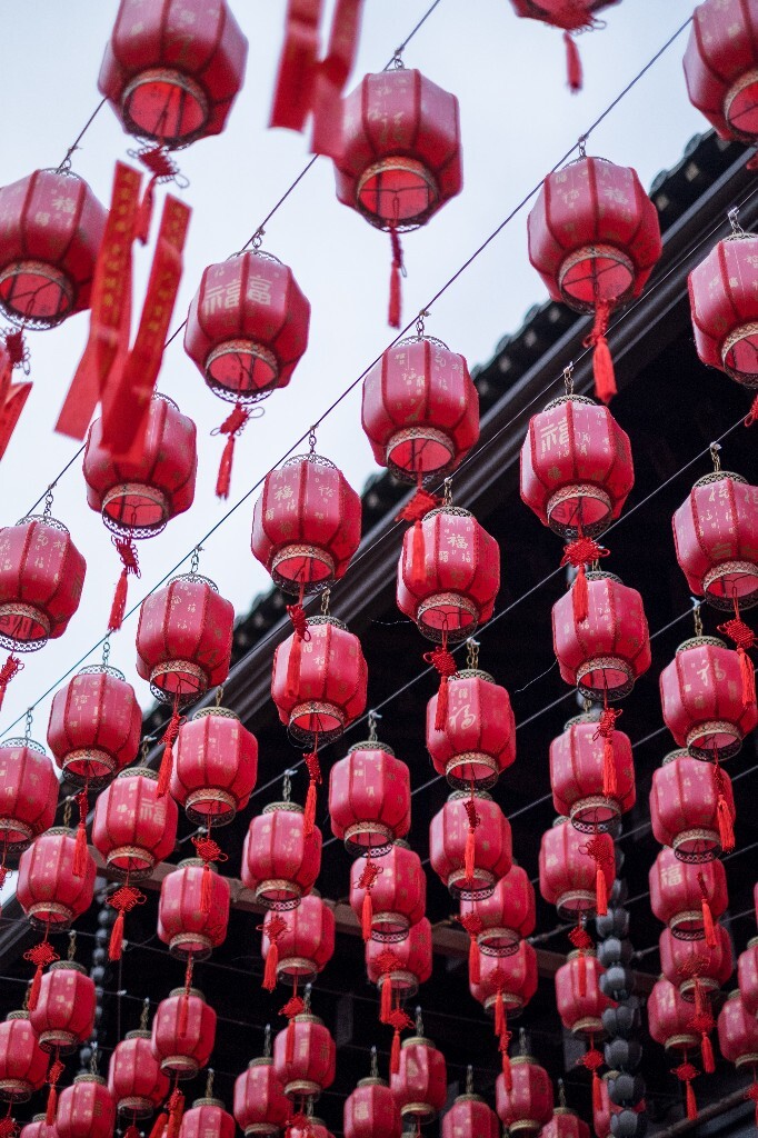 红灯笼 寺庙 宗教 祈福 礼佛 摄影 自然 喜庆 氛围 建筑 国泰民安