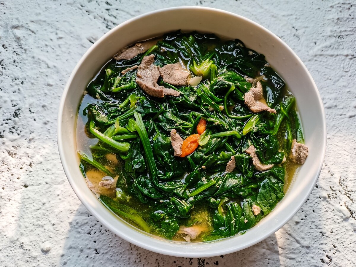 食物 美食 菠菜猪肝汤 特写 摄影 图片 汤 补血 美味  