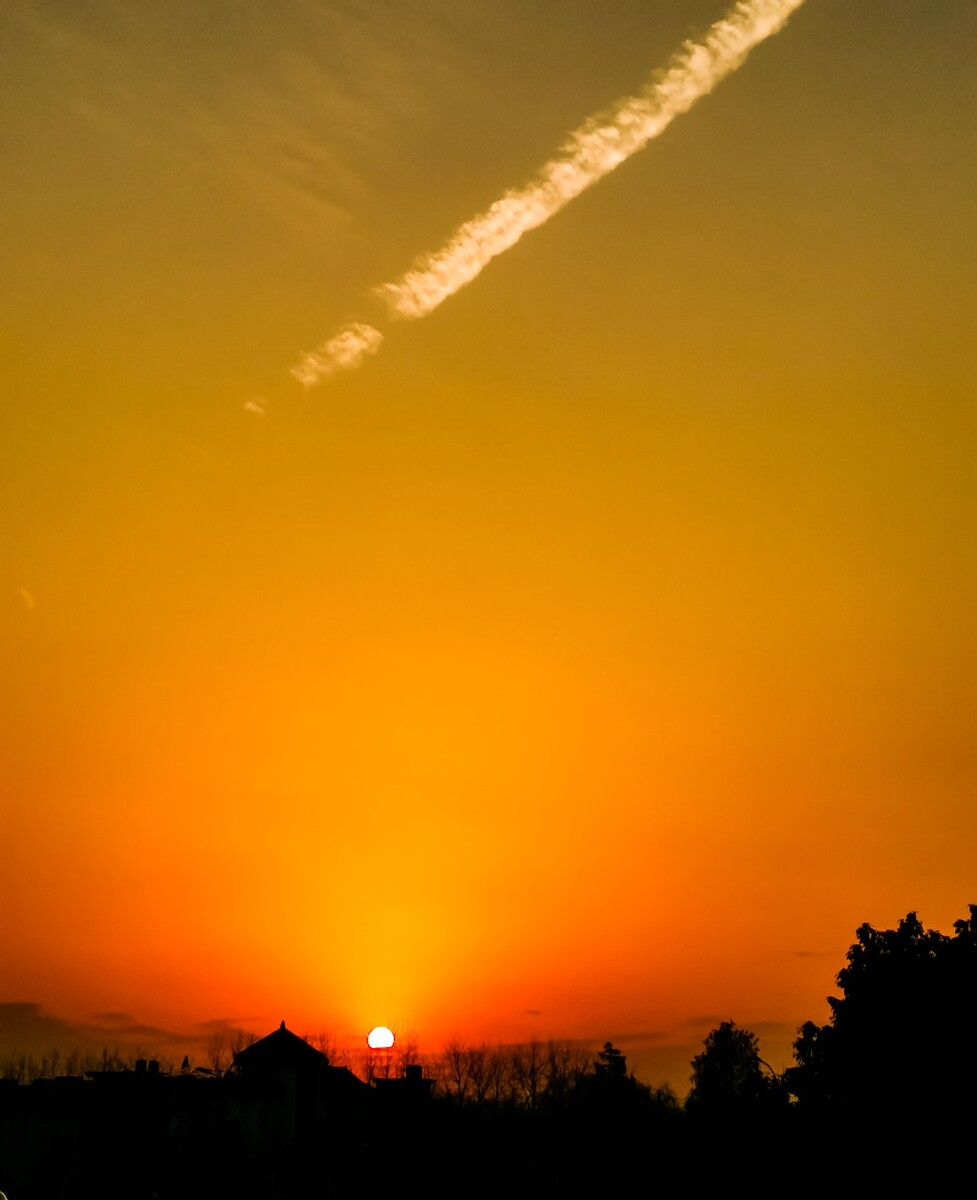夕阳 晚霞 阳光 日出日落 多彩的天空 剪影  影子 自然 风光 摄影  手机 