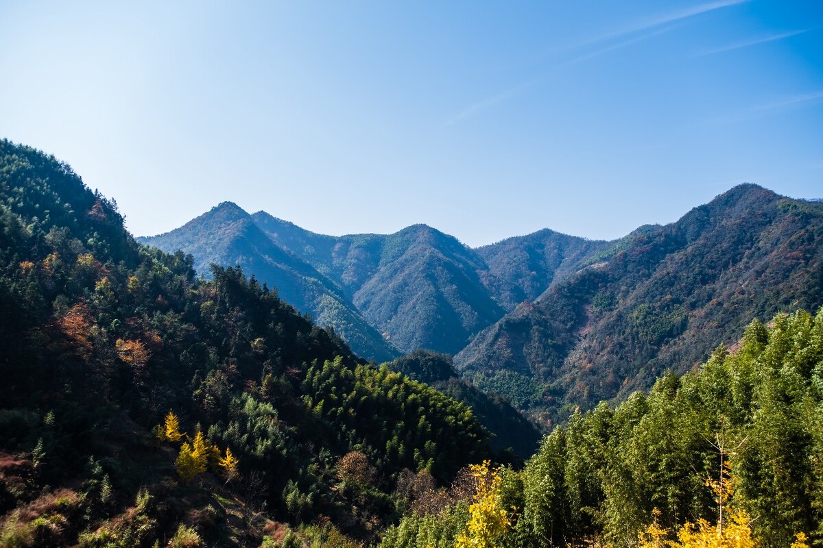 风光  田间 自然  山脉  指南村风光 大自然  树木 蓝天白云  山峰  自然风光 旅游 旅行 色彩 秋天