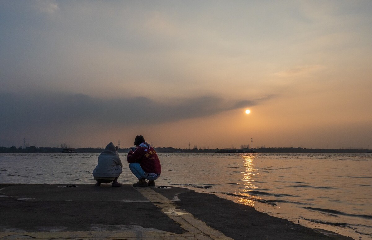 立黄昏  黄昏 夕阳 晚霞  码头 钱塘江 江景 日落 风光 风景 陪伴