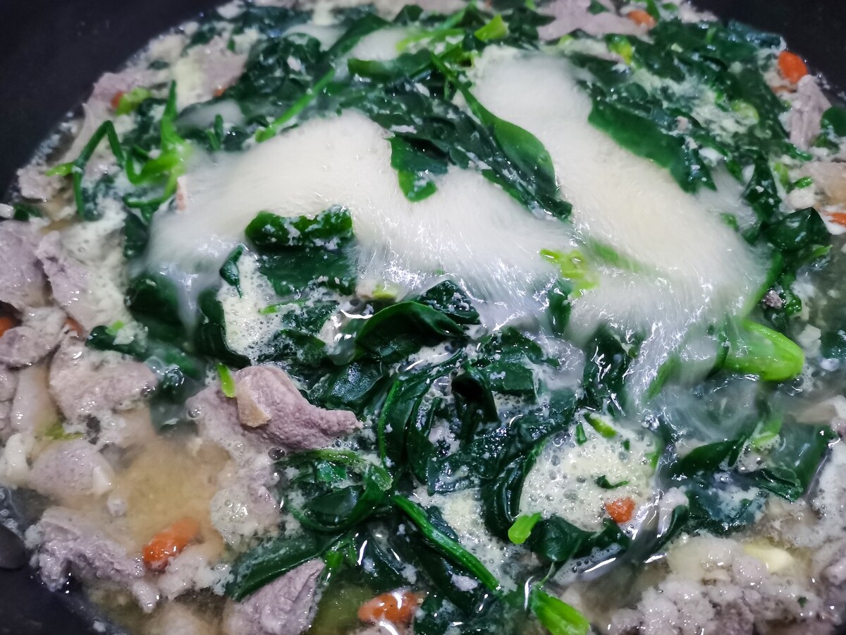 食物 美食 菠菜猪肝汤 特写 摄影 图片 汤 补血 美味  