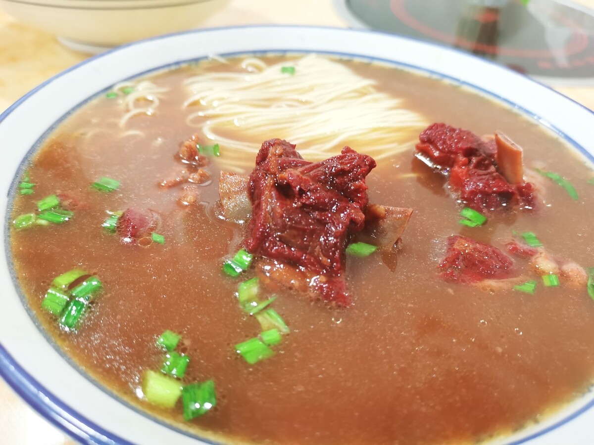 红烧香辣羊排  羊排 香辣羊排面 美食 午餐 苏式面  藏式面食 美味