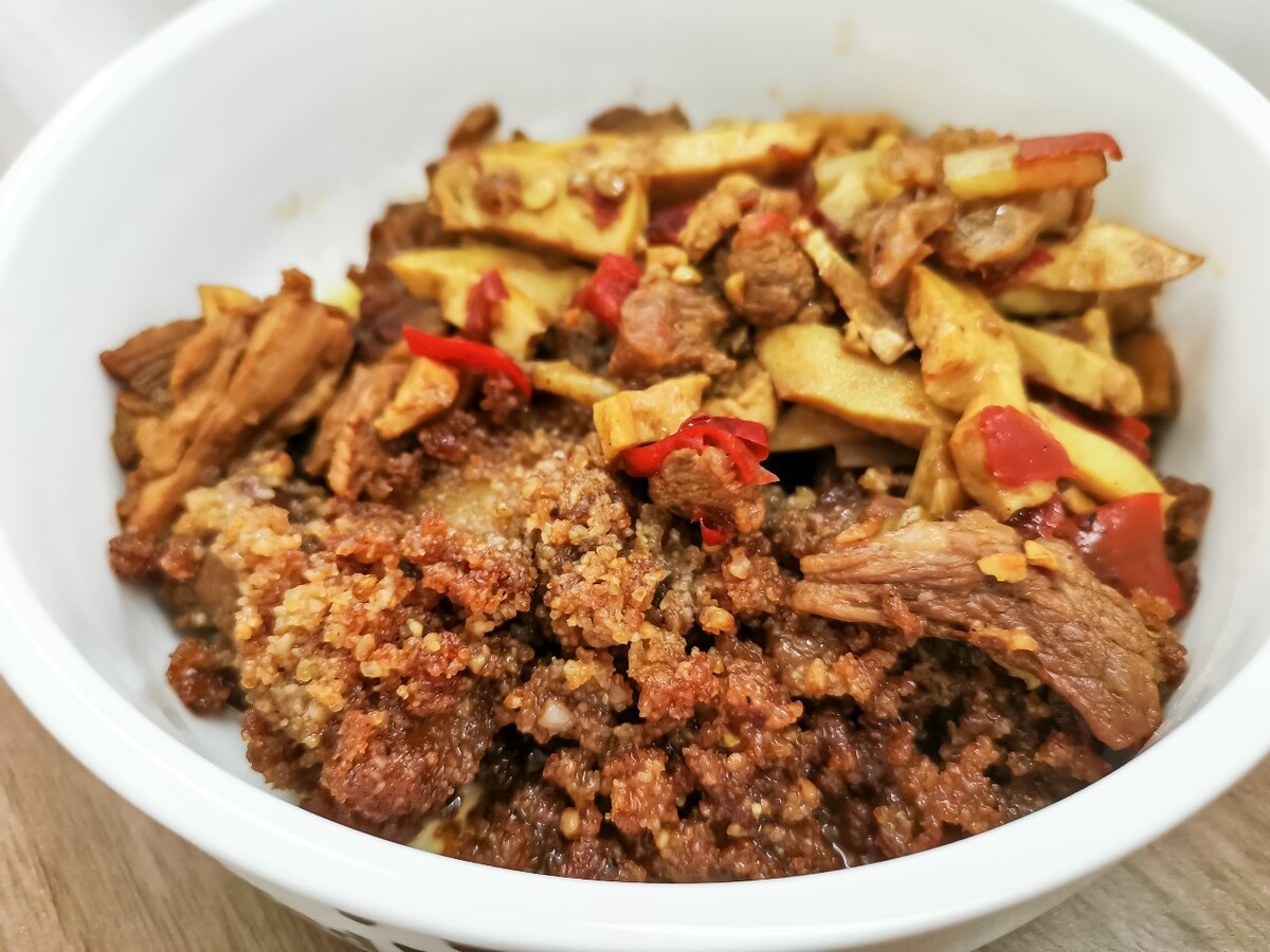 美食 素材 粉蒸肉  丸子 荤菜 肉 原子 菜 美味 午餐 图片 摄影 特写 生活
