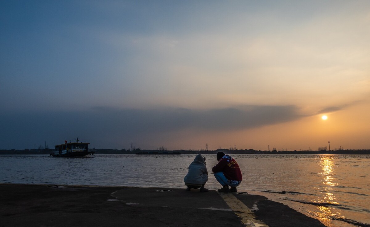 立黄昏  黄昏 夕阳 晚霞  码头 钱塘江 江景 日落 风光 风景 陪伴