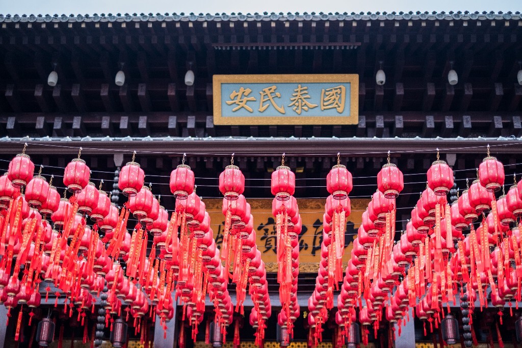 红灯笼 寺庙 宗教 祈福 礼佛 摄影 自然 喜庆 氛围 建筑 国泰民安