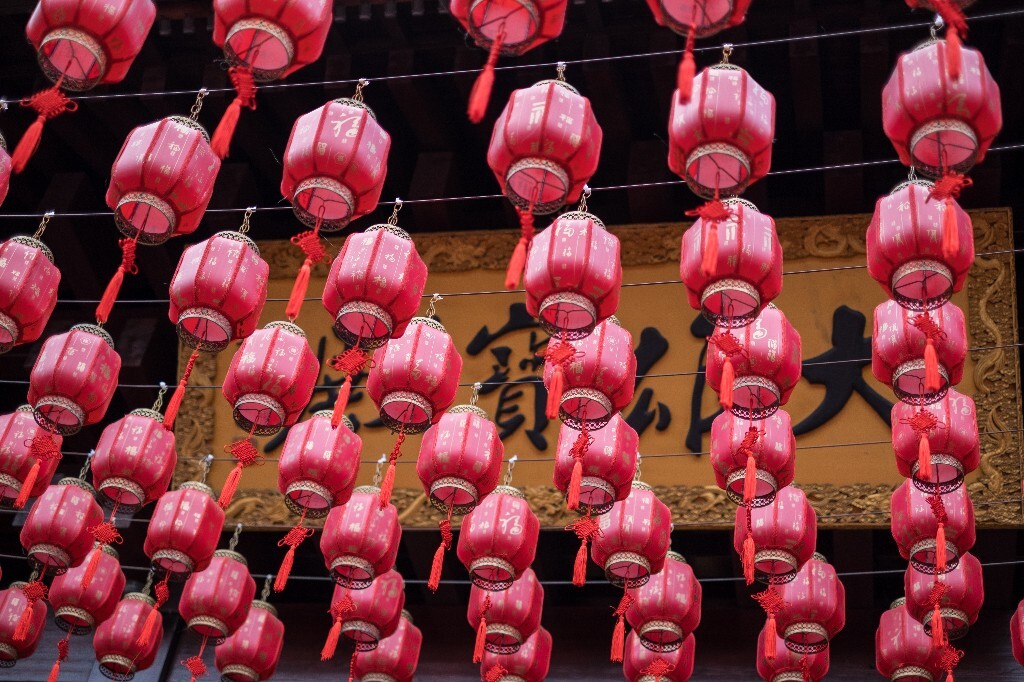 红灯笼 寺庙 宗教 祈福 礼佛 摄影 自然 喜庆 氛围 建筑 国泰民安