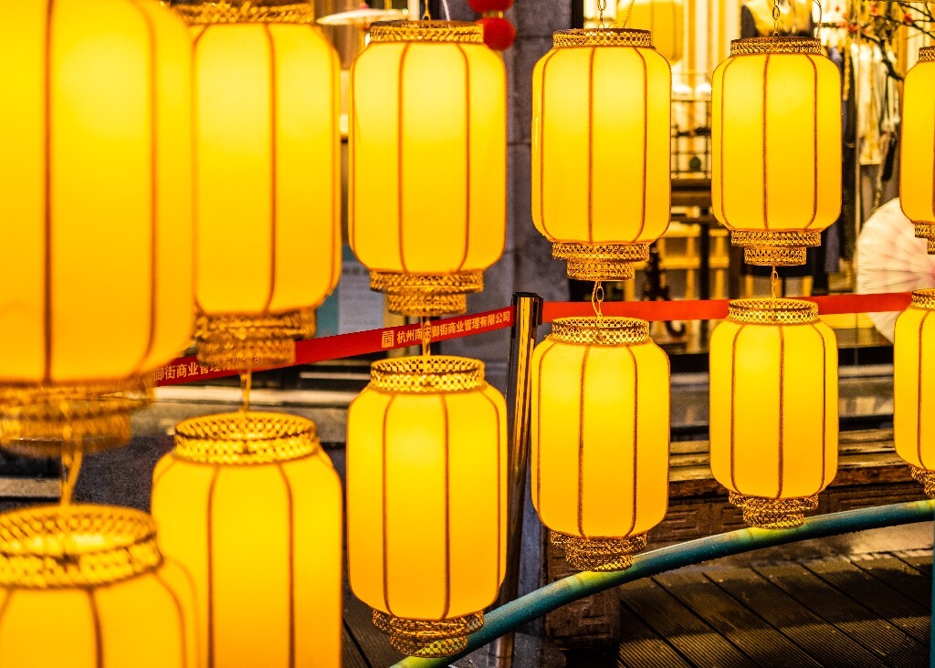 灯笼 灯 光 吊灯 灯光 发光的灯 灯笼 年味 氛围 春节 节日氛围