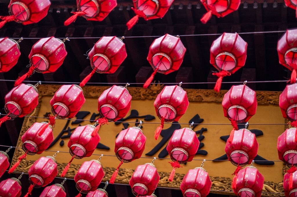 红灯笼 寺庙 宗教 祈福 礼佛 摄影 自然 喜庆 氛围 建筑