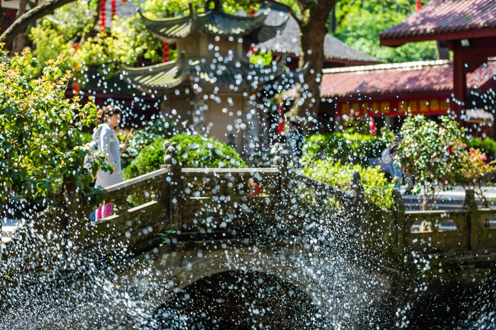寺庙 宗教 水花 摄影 飞溅起的水花 灵隐寺 