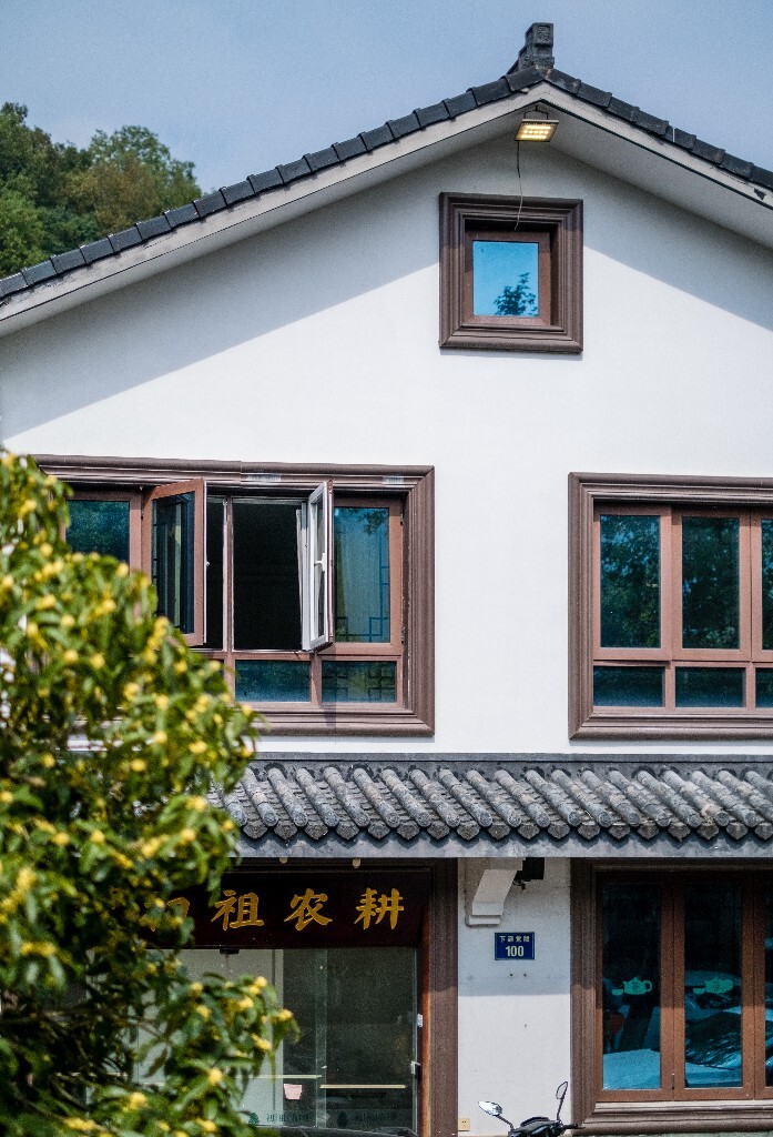 建筑 屋檐  摄影  建筑摄影 古建筑 灯 屋脊