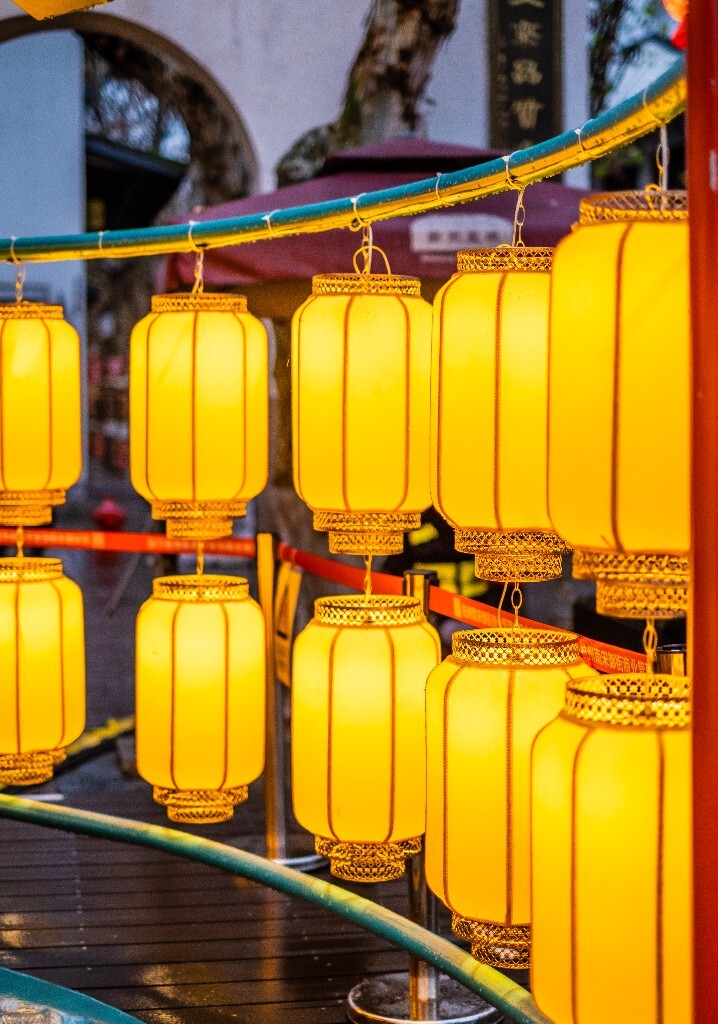 灯笼 灯 光 吊灯 灯光 发光的灯 灯笼 年味 氛围 春节 节日氛围