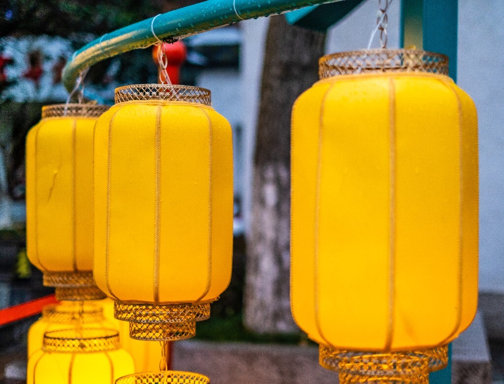 灯笼 灯 光 吊灯 灯光 发光的灯 灯笼 年味 氛围 春节 节日氛围