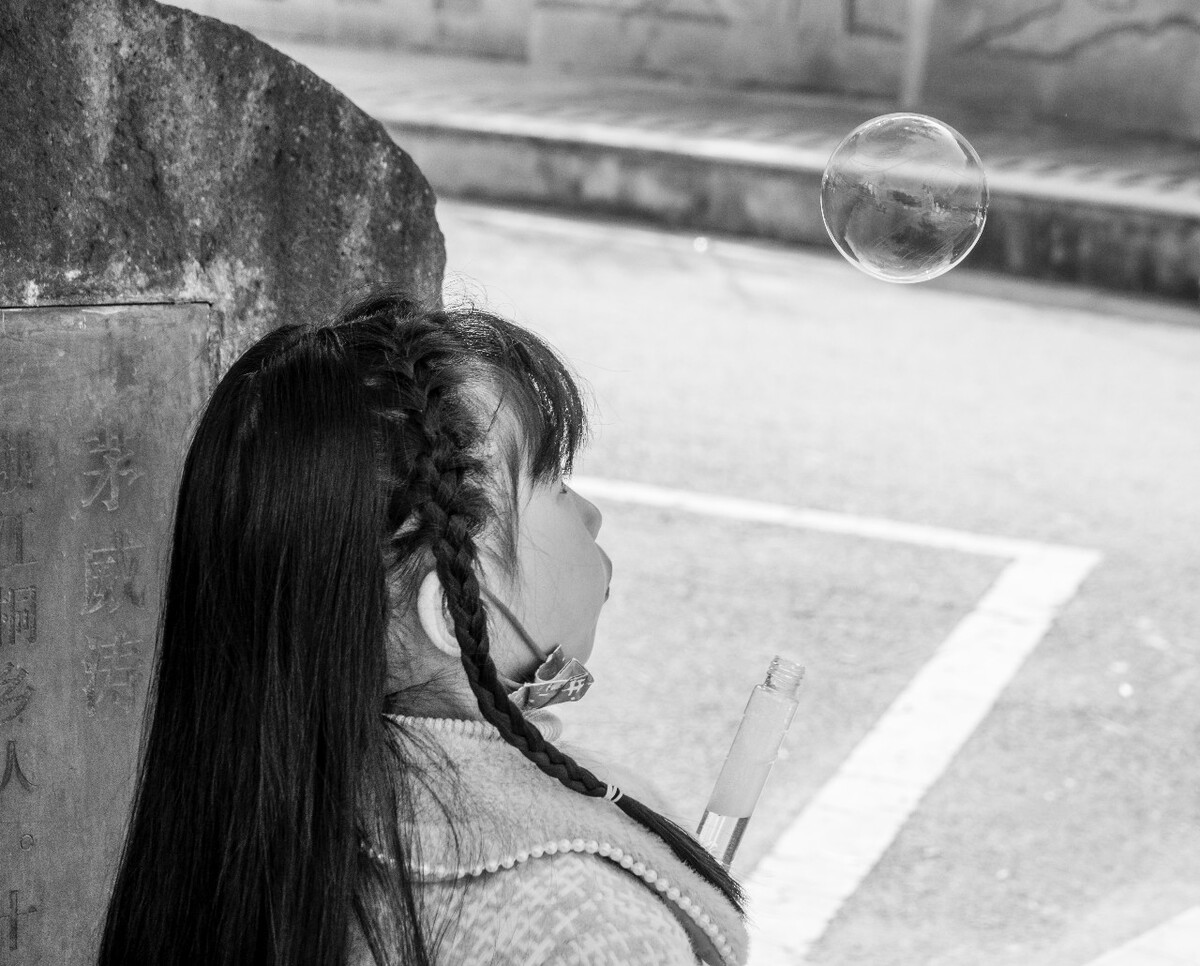 吹泡泡  泡泡  图片 素材 摄影 小女孩  旅行 街拍  