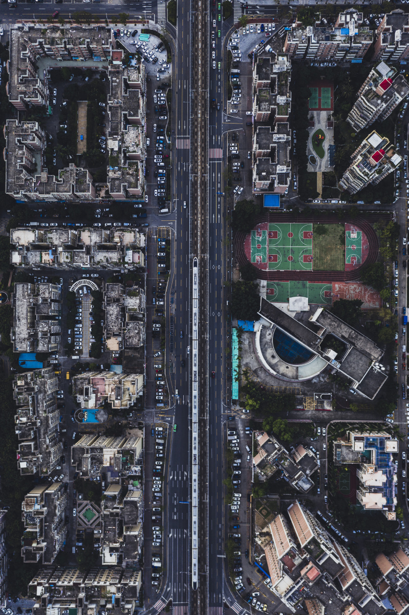 粤港澳大湾区穿梭于城市之间列车