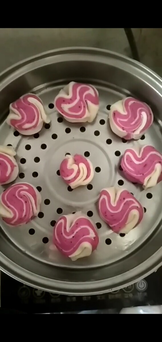 制作蛋糕寿桃