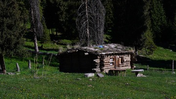 1895958