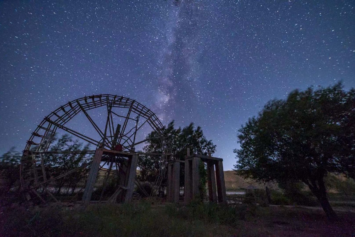 用心感受腾格里沙漠带来的夜晚视觉盛宴美丽的星空再听听天文老师的