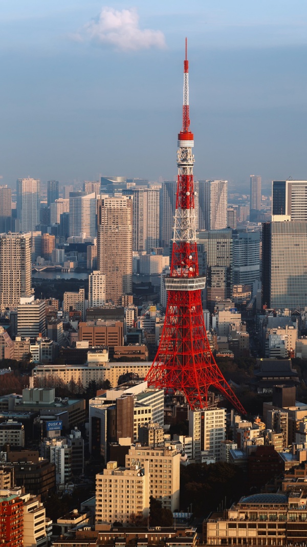 东京塔以巴黎埃菲尔铁塔为范本而建造 至今已有60余年历史 塔高332 6米 是东京的象征性建筑之一 六本木是眺望东京塔的经典角度 也常出现于很多动漫作品之中 李勋卓