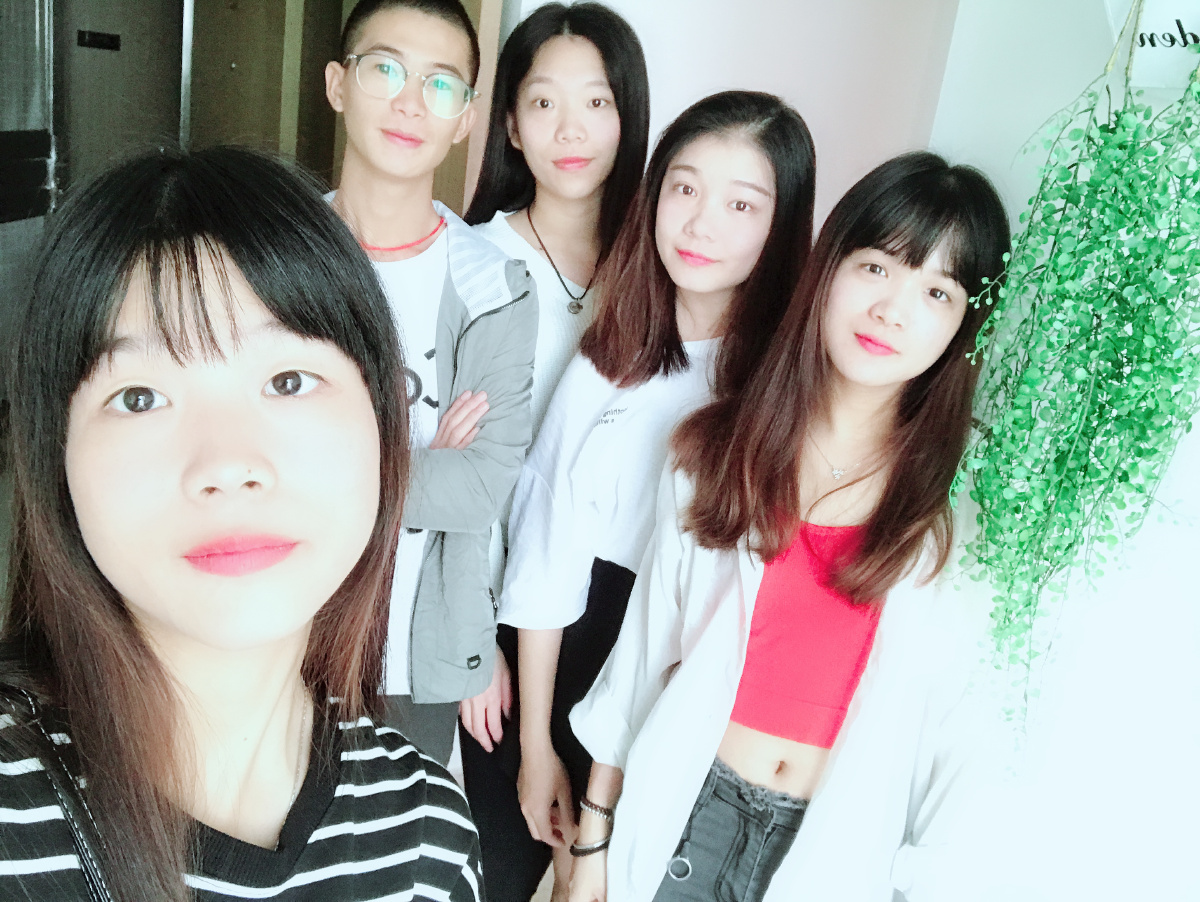 至我的闺蜜们爱你们哦