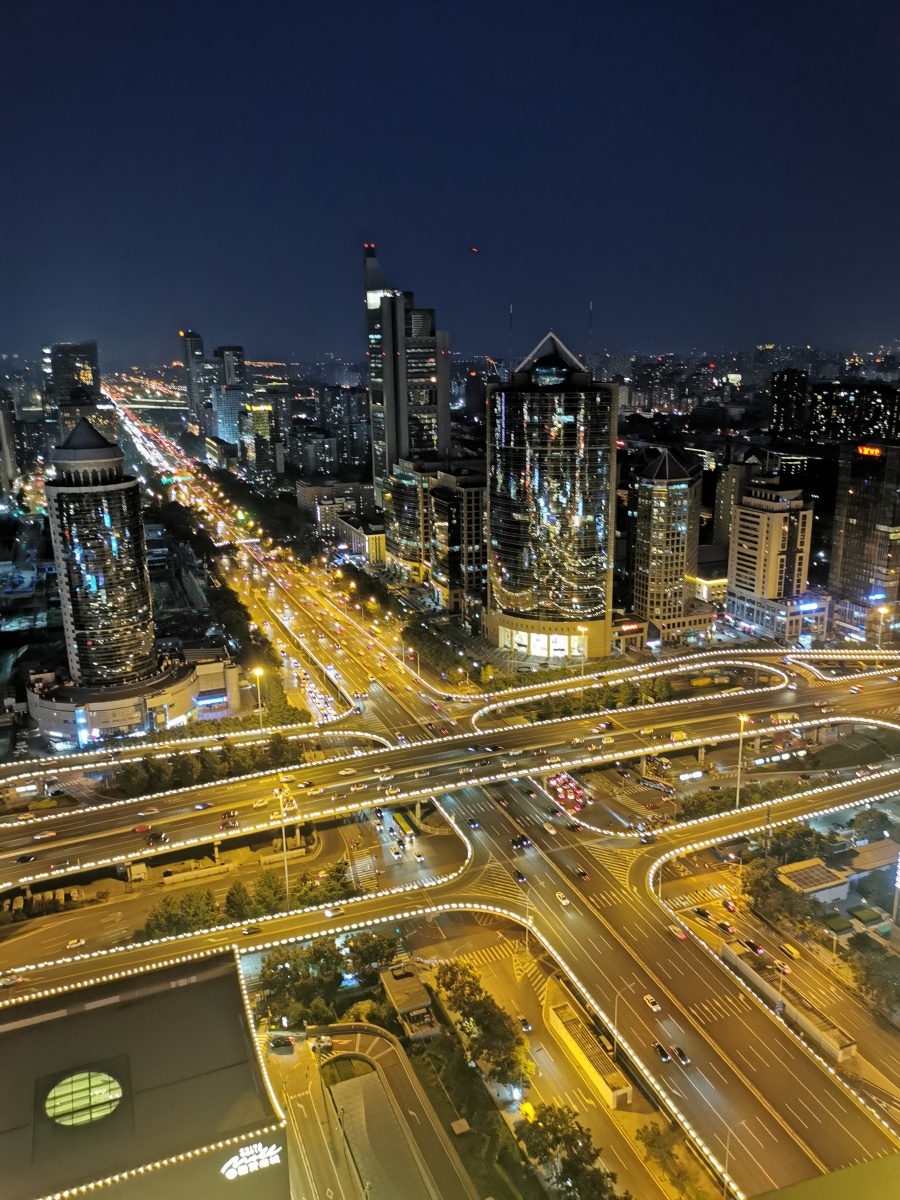 现代化大都市作为中国的政治文化中心展现在世人面前的是继往开来充满