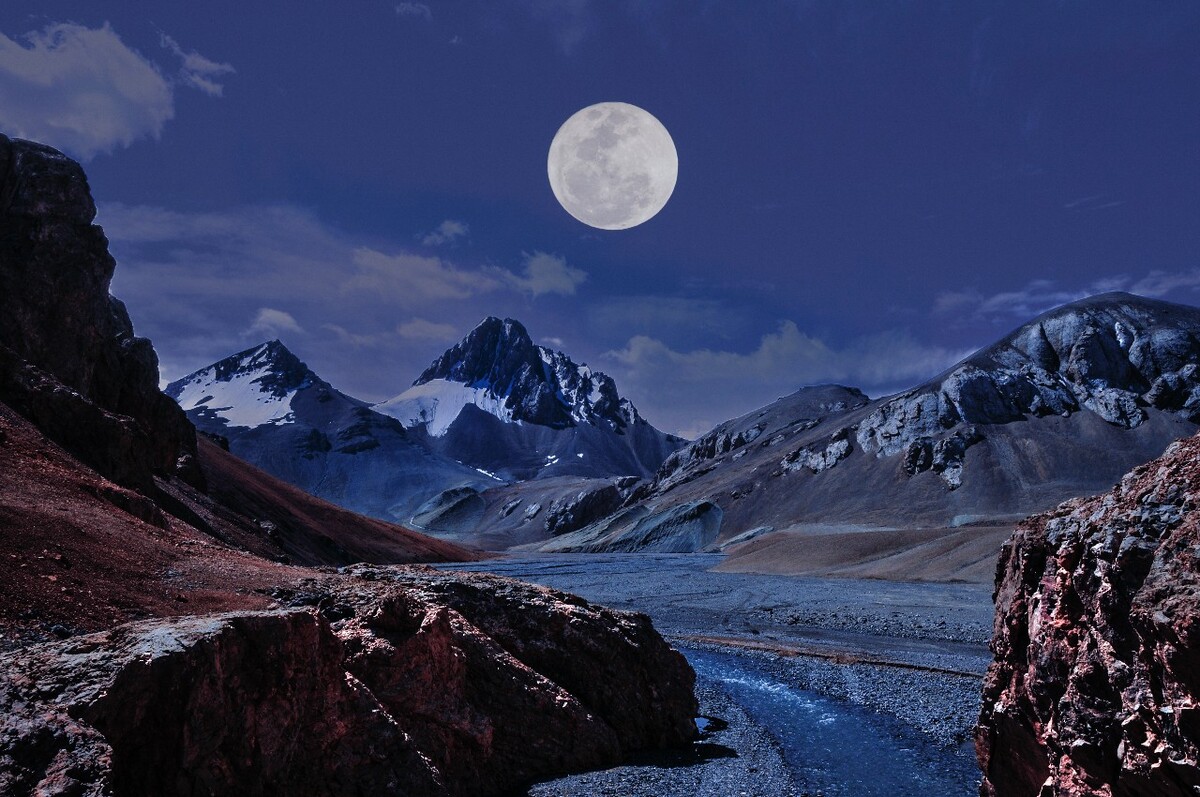 山月一轮照千年