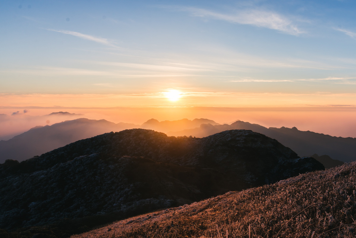 船底顶群山日出