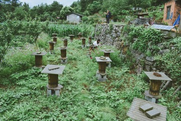 001