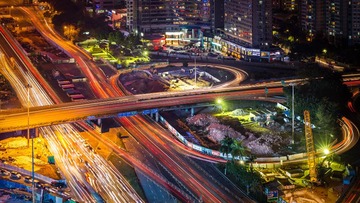 車流與地鐵工地