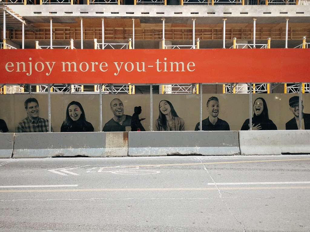 抬起头,enjoy more your time,多享受一些脱离手机的生活