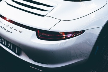 911