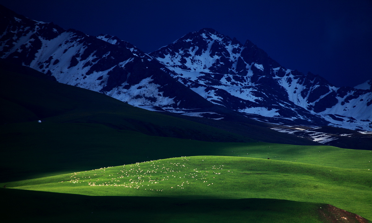 新疆巴音布鲁克风光