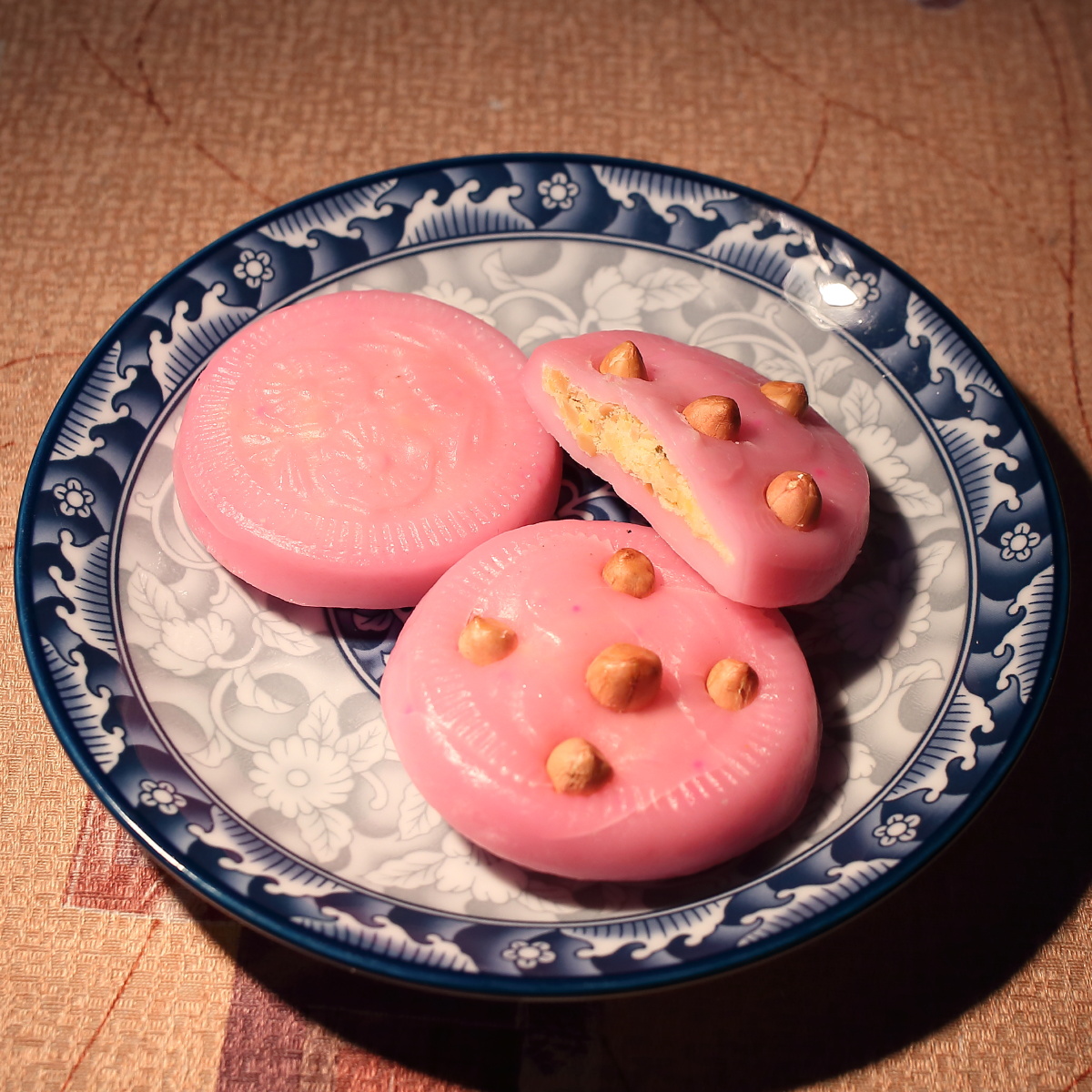 客家粄的衍生品大致有包粄,细粄,圆印粄,碗粄,甜粄,草粄,水粄,红桃 