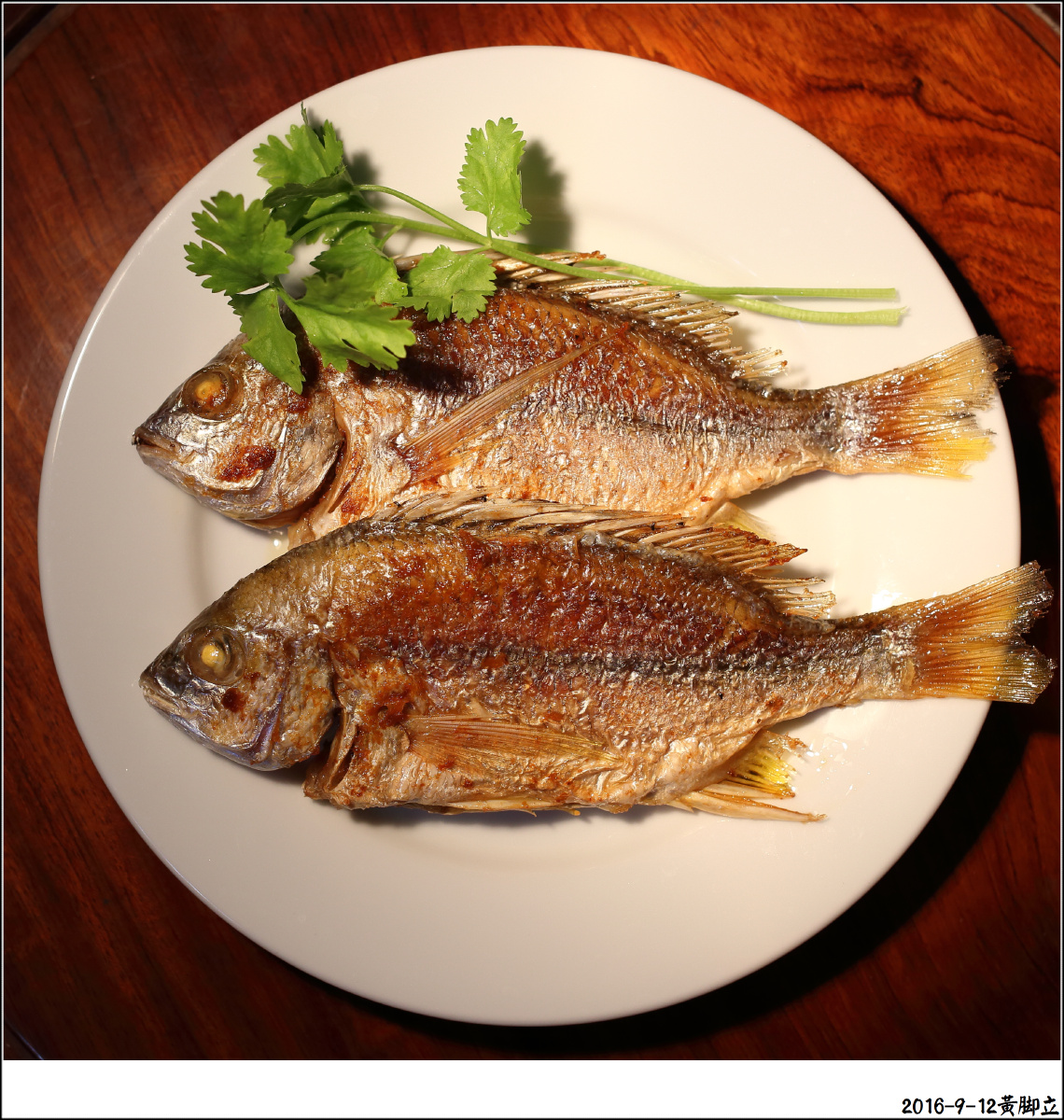 香煎黄脚立蘸豆瓣酱是父亲的至爱,而我觉得花椒酱油更加浓郁.