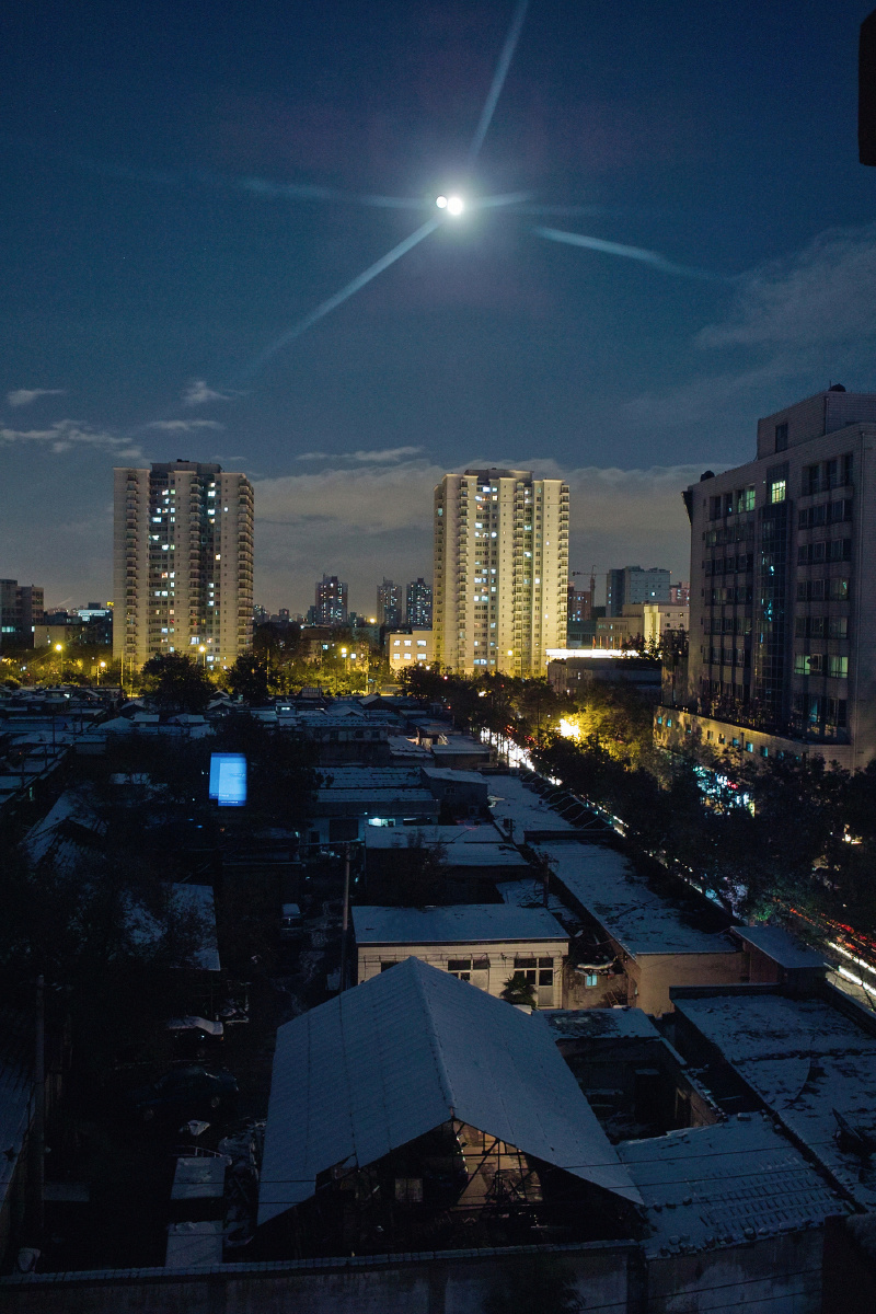 2009年 家 卧室窗外 十年过去了,窗外早已变成近在咫尺的高楼,是照片