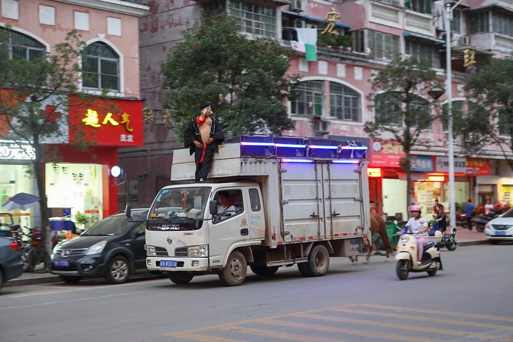 拍摄于中国福建<br />
回首的猪八戒是在看师徒们有没有跟上来，还是看妖精们有没有追上来？