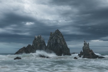海上仙山与凡绝，迢迢弱水不可涉