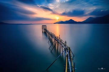悠悠朝日云，杳杳向沧岛
