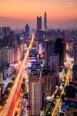 车河乘流去，夜色浦烟起