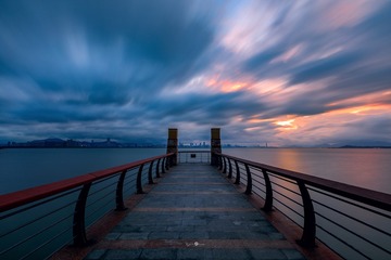 浮云虽墨，安能蔽日