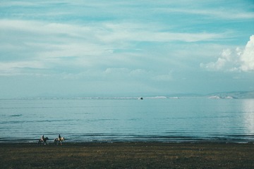 那片湖水