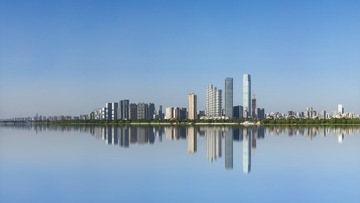 长沙天际线白天倒影镜面