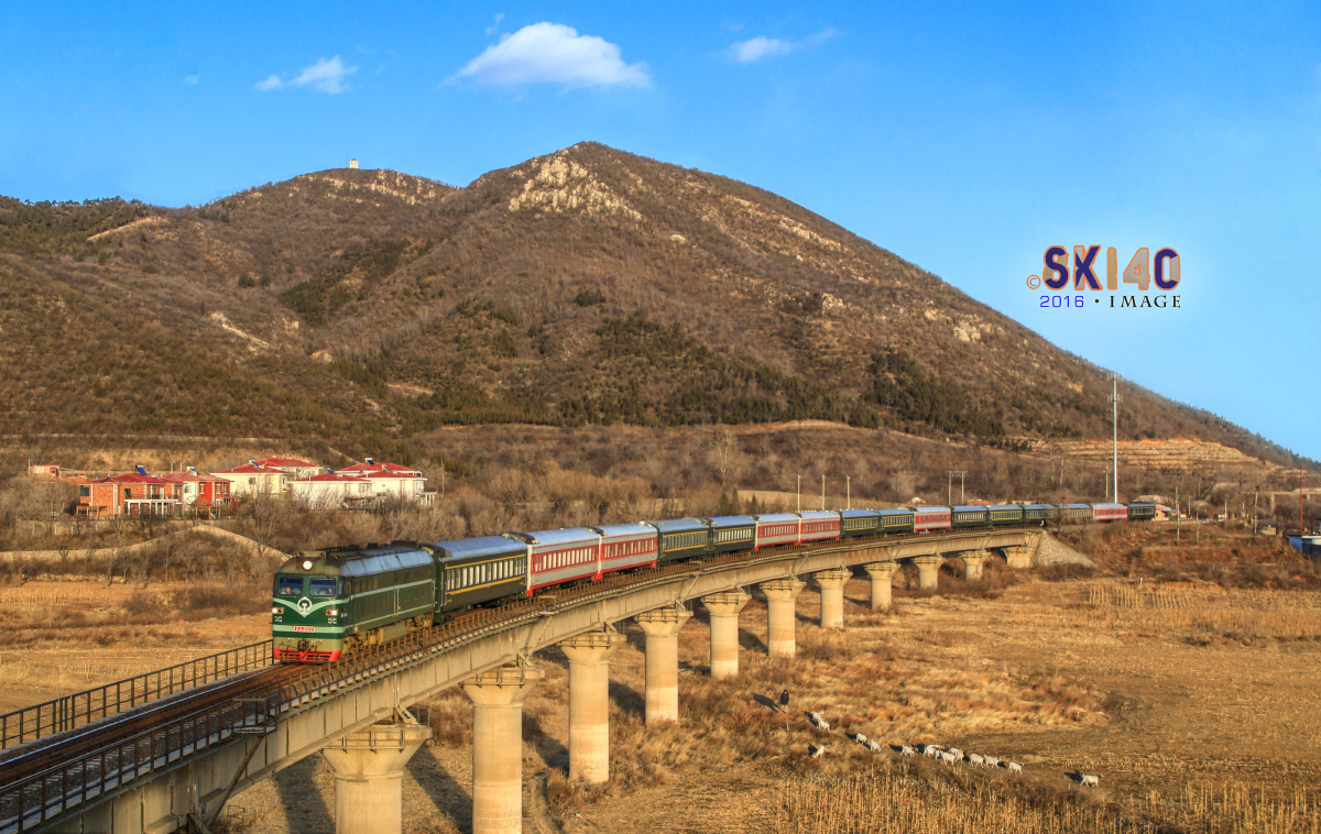 兴寿站,客车k4126次接近