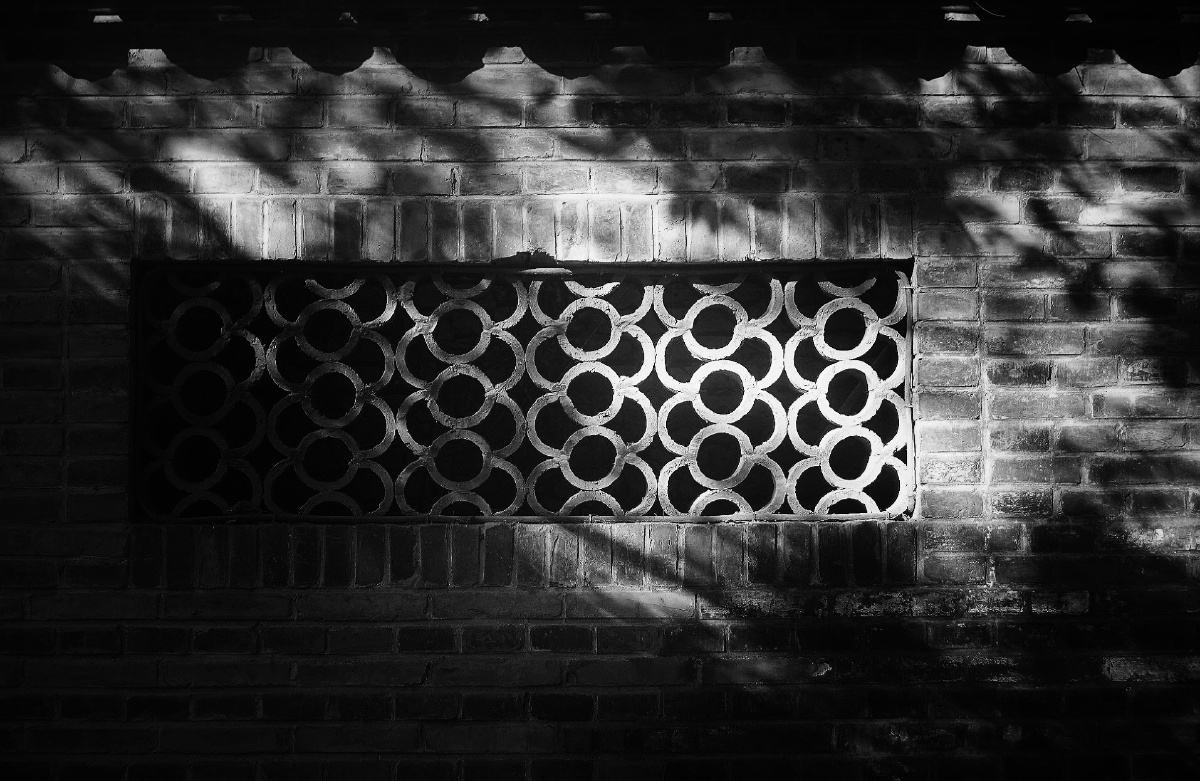 很喜欢冬天光照在墙上留下的各种光影