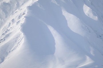 873159